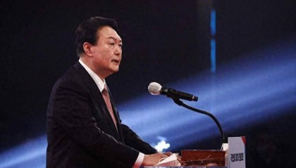 尹锡悦赶在入狱前猛打一枪，打破韩国77年惯例！忠粉悲痛！