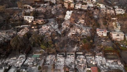 加州山火延烧，经济损失多大？美机构称“达到2500亿至2750亿美元”