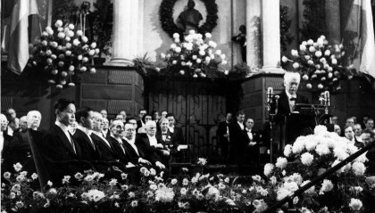 李政道研究所所长向杨振宁治丧委员会致唁电！称感佩其博学