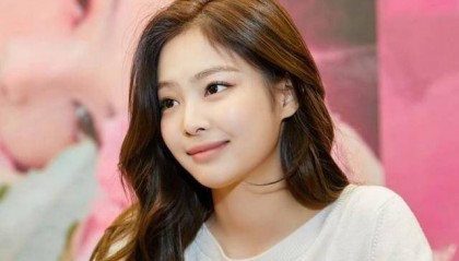 Jennie模仿A妹被批东施效颦，网友搬韩网评论，Jennie路人盘太差