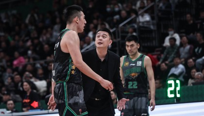 杨鸣：在冲击前四机会不大的情况下 要保证球员健康