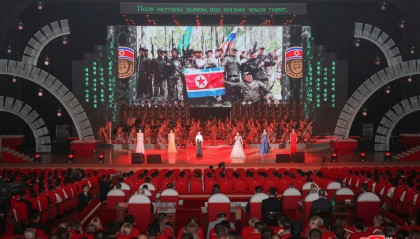 金正恩观看朝鲜在俄作战士兵影片时落泪