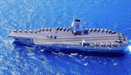 福建舰服役后劲还没过，又一艘“航母”来了！美台险些为她吵翻天
