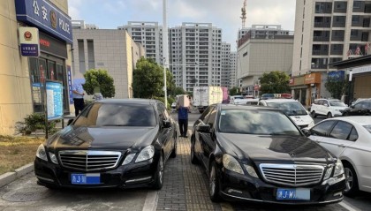 浙江街头惊现两辆“一模一样”的车！民警一查，不简单，当场扣车