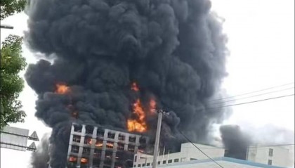 江苏丹阳市一厂房起火，当地：明火已灭，现场仍在处置