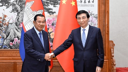 王沪宁会见洪森