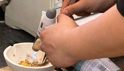 “先上车、被套住、再研究”，年轻人喜欢加入各种买金群