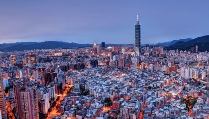 解放军台海迅速集结，中方逮到“大鱼”，美西方彻底坐不住了