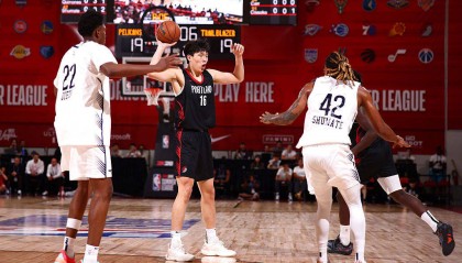 杨瀚森:庆祝动作是队友叫我做的 这周学会了What The Helly