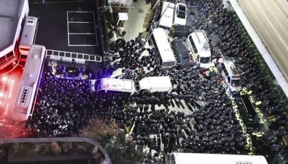 数千军警参与行动，韩国社会分裂加深，尹锡悦被捕后行使沉默权