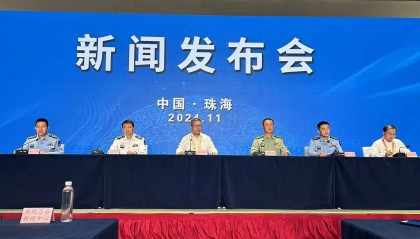 中国空、海、陆三军在珠海首次联合举行新闻发布会