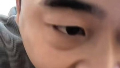 杨铭宇黄焖鸡老板直播吃鸡：营业额暴跌九成，只想证明自家“清白”