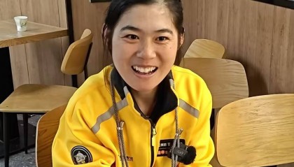 杭州一脑瘫女生送外卖7年摔坏6辆车，平台为脑瘫女骑手差评订单免责