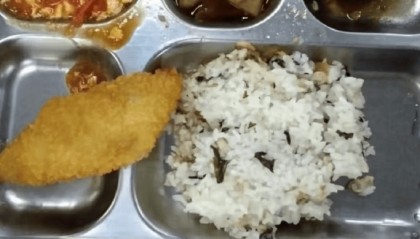 上海家长为“问题午餐”操碎心，蹊跷事该有个说法了