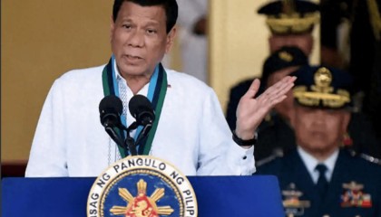 杜特尔特有救了？37万军警声援，菲国抗议者翻倍，女儿独挑大梁能否逆风翻盘？