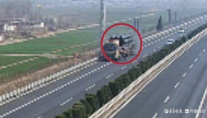 2辆鲁P，1辆鲁A，1辆鲁R，山东“高速四侠”出手灭火