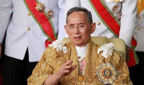 泰国国王的权力究竟有多大，军方是不是也要服从国王？