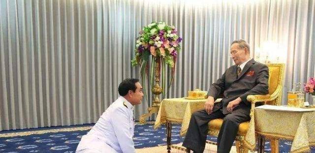 泰国国王的权力究竟有多大，军方是不是也要服从国王？