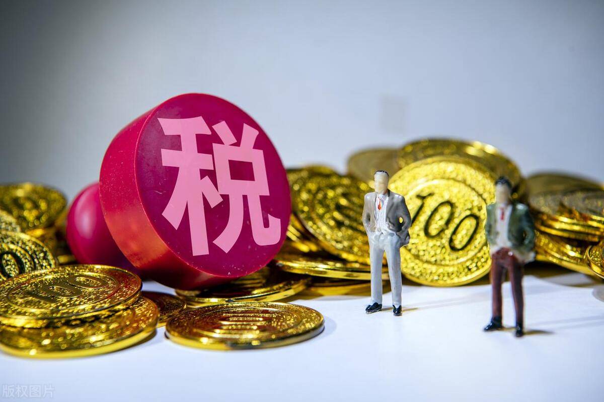 公司偷税漏税被查到，哪些人要被处罚，会有什么样的处罚?