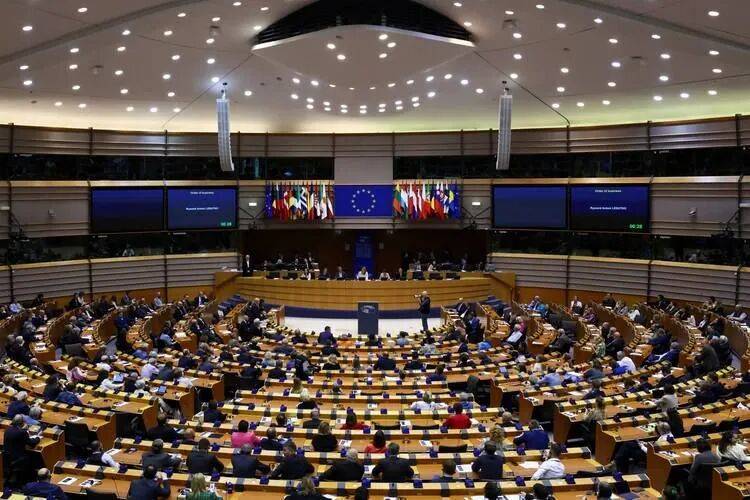 中方同意谈第四轮，特朗普“不讲武德”，纠集31国对华加关税？