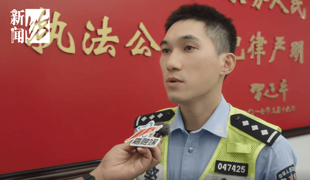 事发上海晚高峰！汹涌车流中，一男子绝望跳车，直奔民警而去……