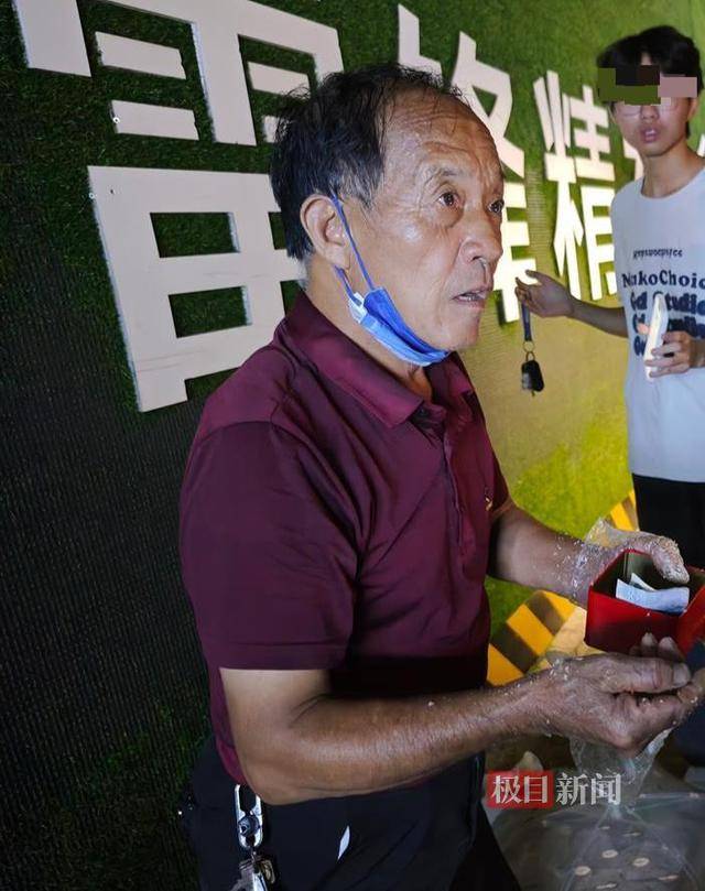 被流量砸中的“鸡排哥”:每天只休息四五个小时,二舅哥家的民宿已爆满