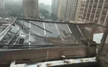 江苏一酒店三楼发生局部倾塌，有4户人家正举办宴席，官方通报：被困4名伤者已救出送医