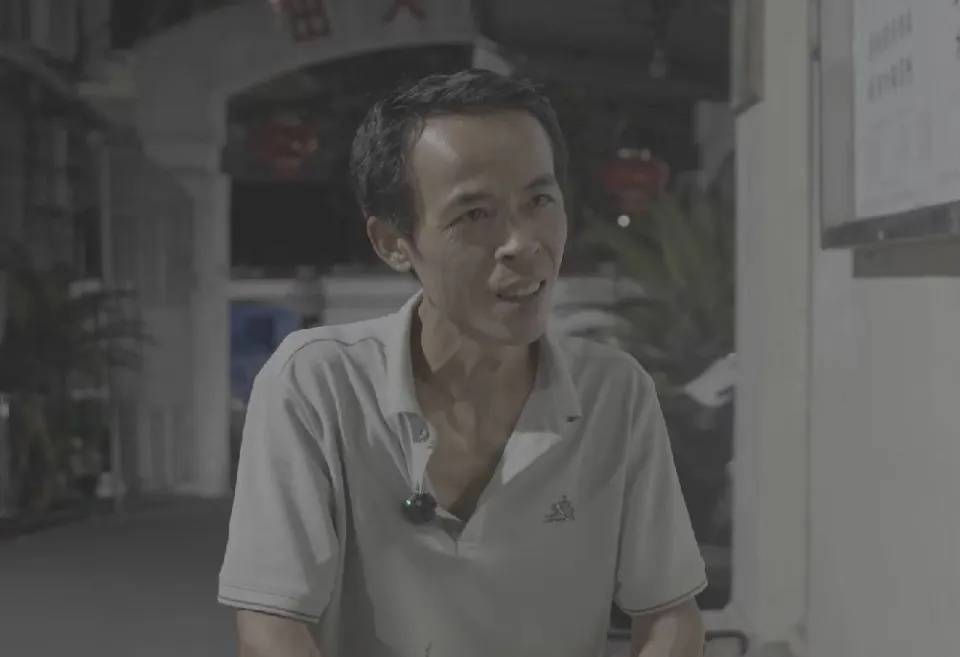 “鸡排哥”打假，称有摊主假冒其父亲：父亲和岳父已去世多年，希望不要冒犯他们