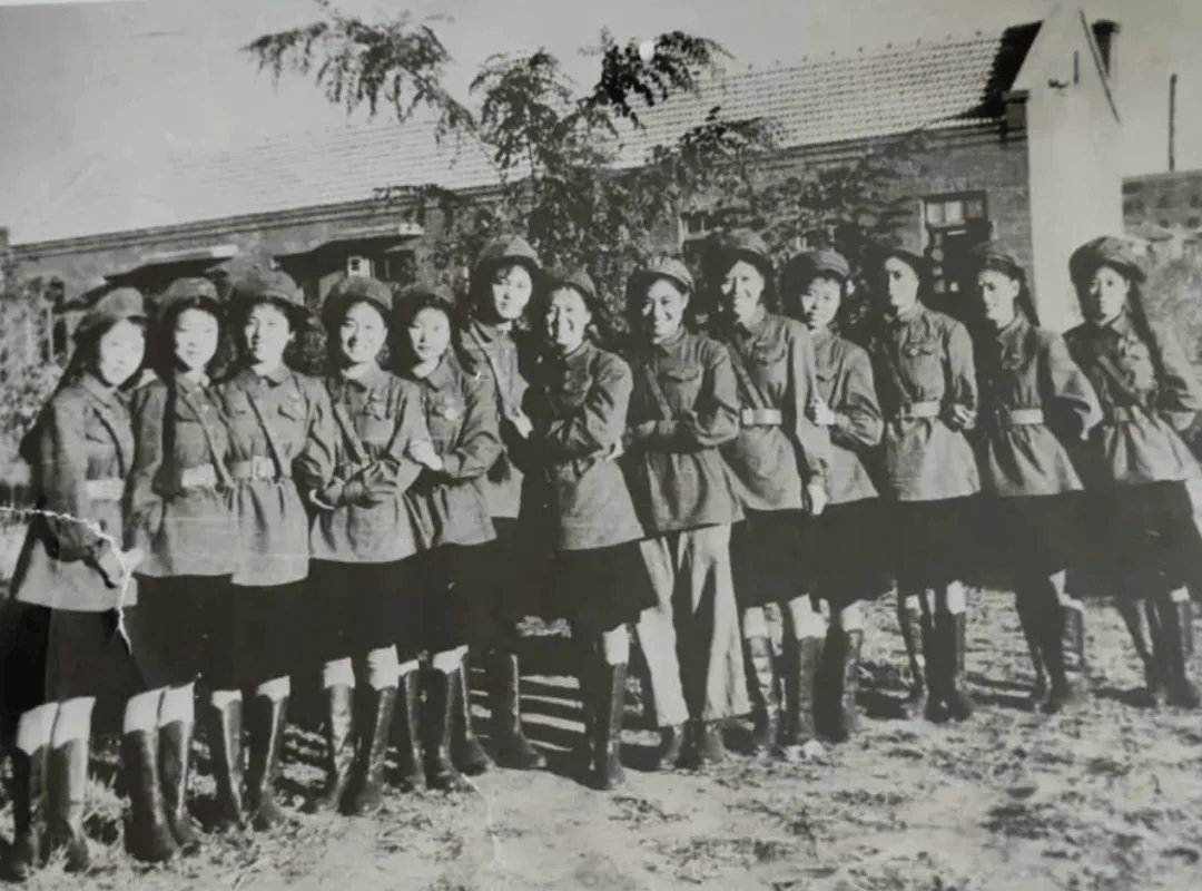 这位志愿军奶奶为何“光头”？真实故事让人动容