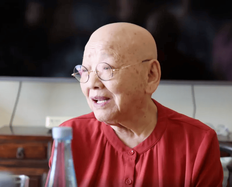 这位志愿军奶奶为何“光头”？真实故事让人动容