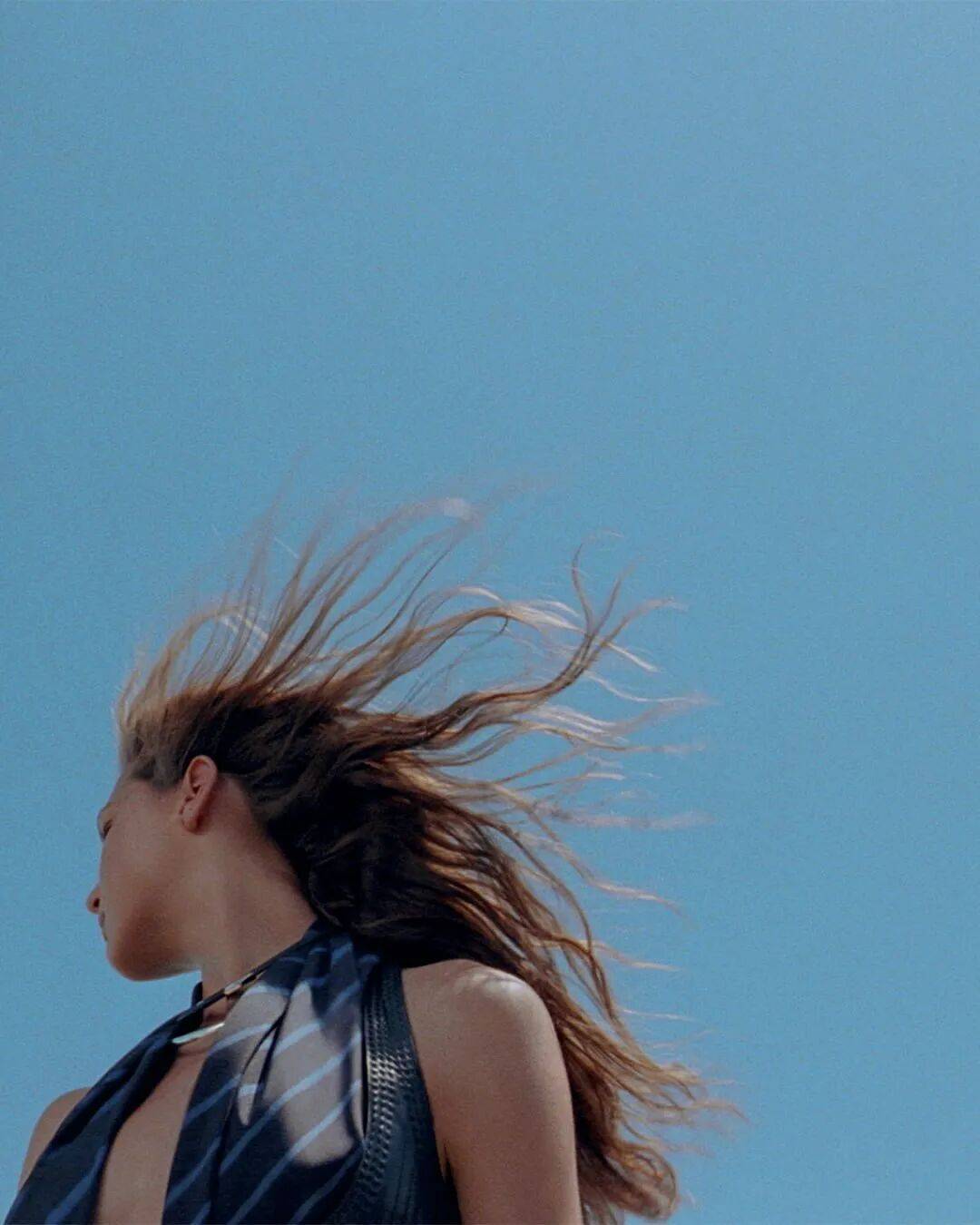 Hermès的女骑士,在沙滩上自由驰骋