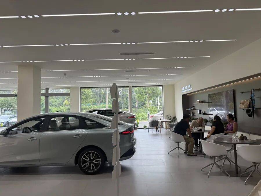 新疆喀什客人来沪旅游，顺便订了辆特斯拉