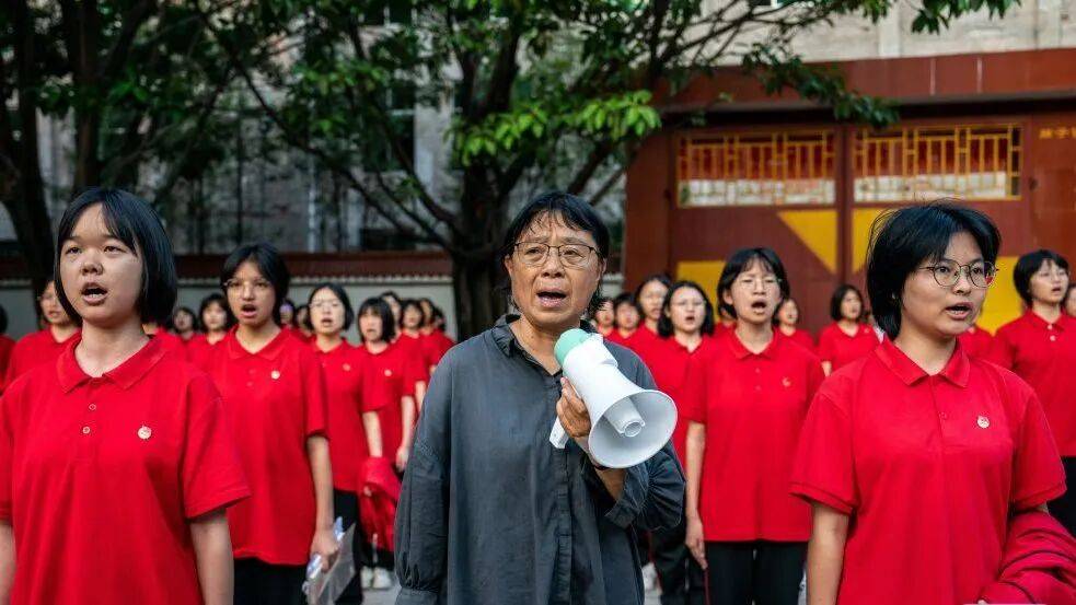 巾帼议政绽芳华 履职担当谱新篇——新时代中国妇女事业发展成就系列综述之三