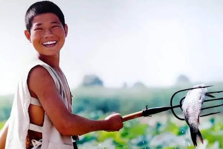 “嘎子”谢孟伟被执行超1400万；此前因穿警服带货被行拘7日，释放后暂停直播带货