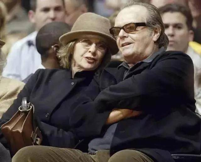 79岁奥斯卡影后离世，她是男神收割机，松弛中性风穿搭鼻祖