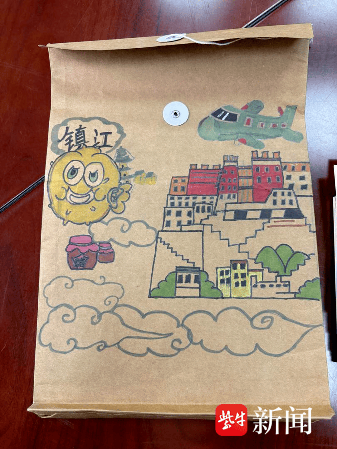 “叔叔是江苏的，将来一定带你们去看看！”镇江警官不忘承诺，四次组织近百名藏区学子来苏研学