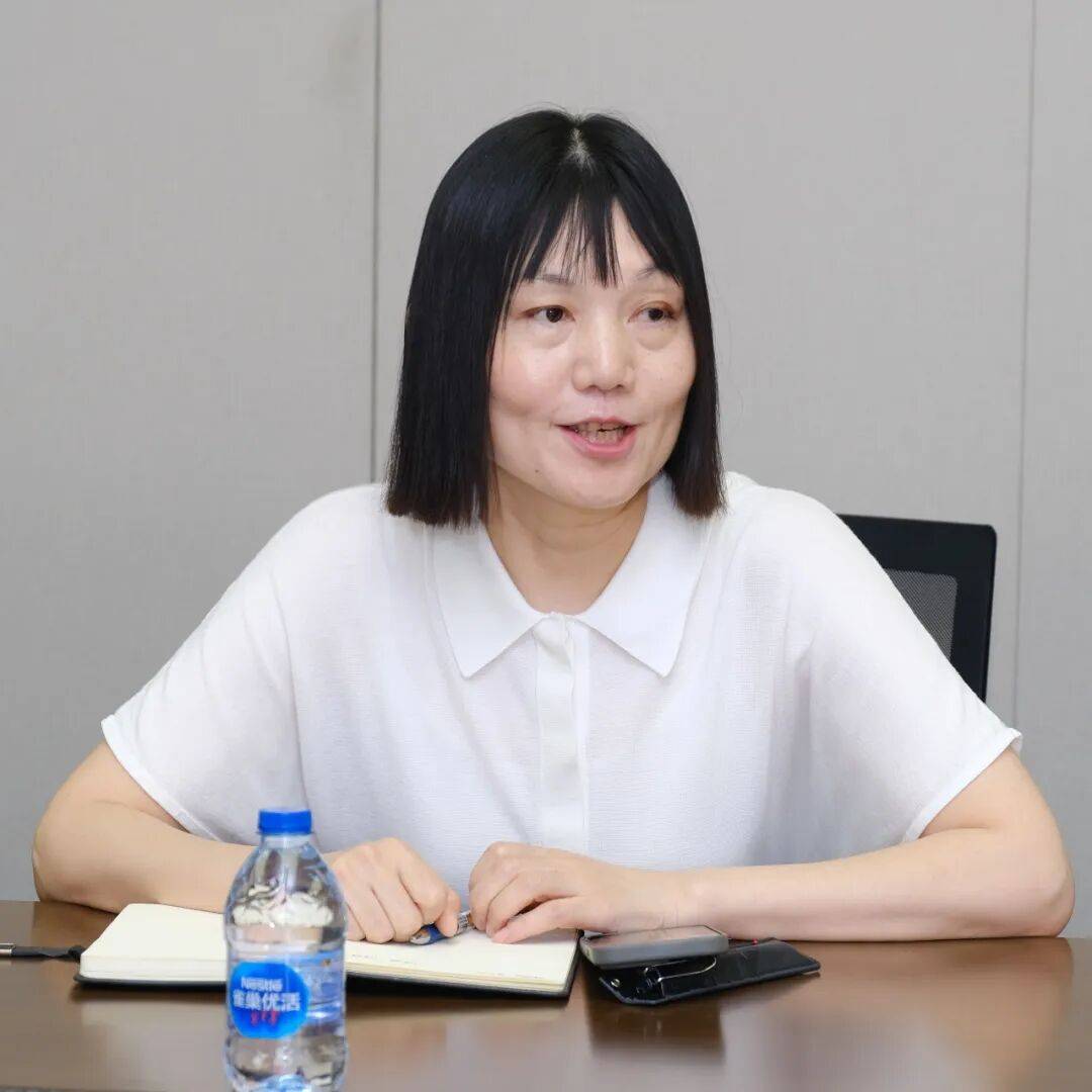 叶显银同志启程援摩