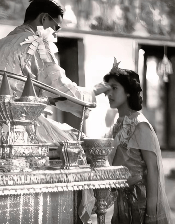 泰国王太后诗丽吉去世，留下19顶奢华王冠和她的传奇一生