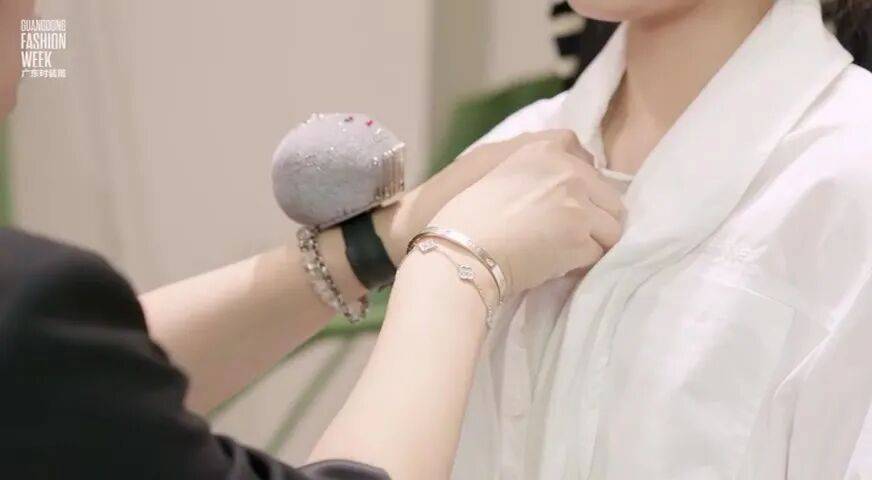 太酷了！15岁留学，虎门00后女孩回乡创立了自己的品牌