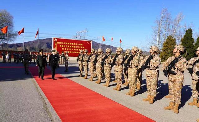 高市早苗刚在台湾问题上玩火，自卫队获准访华，释放的信号不一般