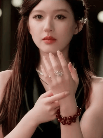 赵露思27岁生日音乐会好炸,6套造型高定配高珠杀翻全场