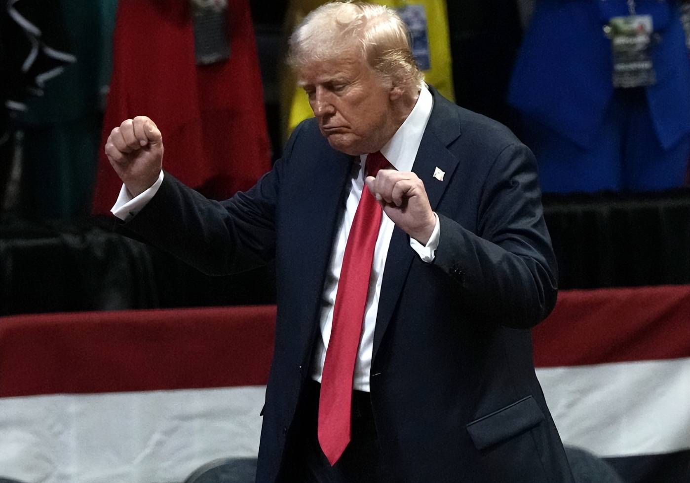 高市为出兵台海铺路,支持率飙到82%,话音刚落,解放军进逼日本