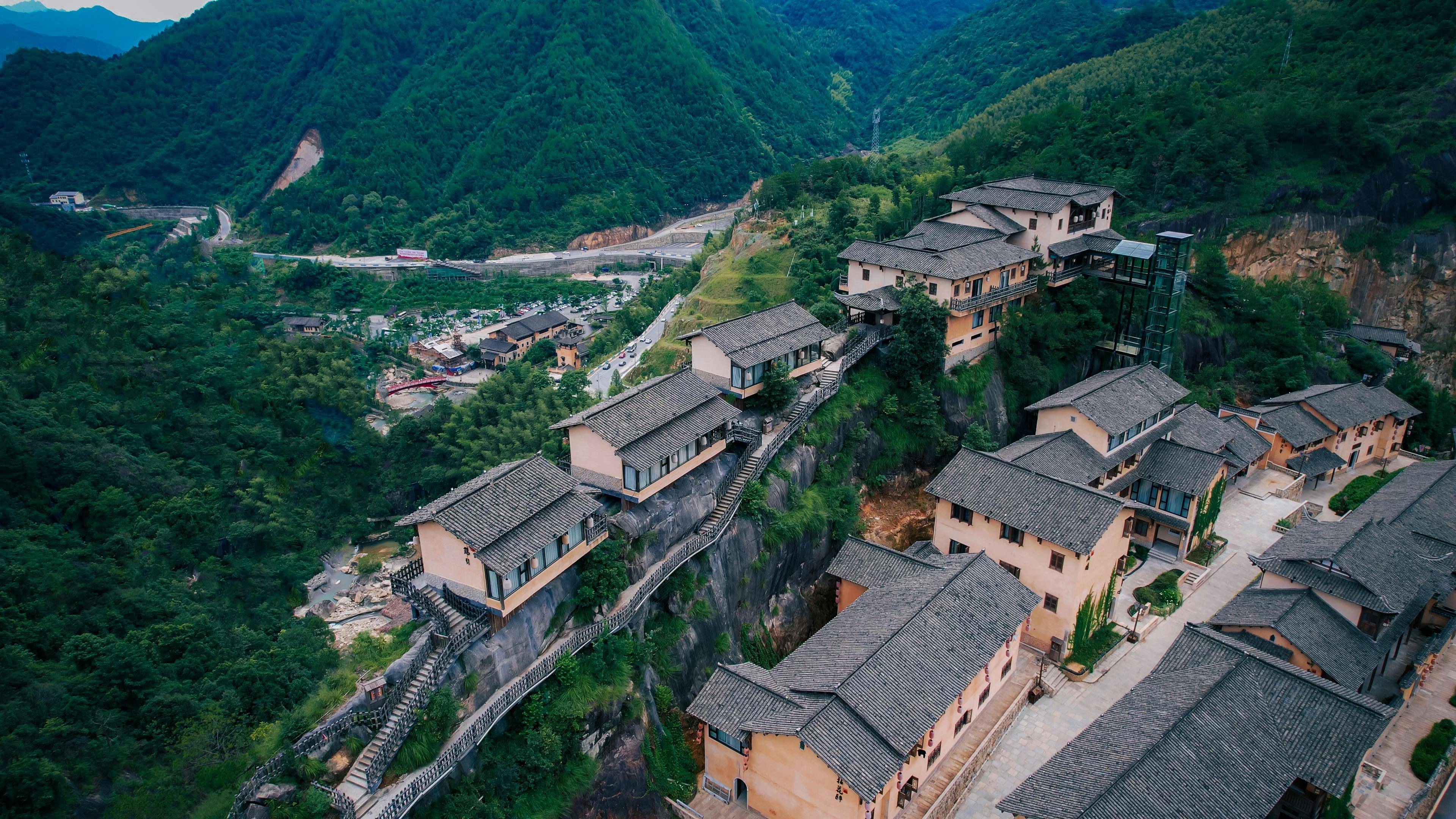 李连杰健康巨变真相大揭秘:从病魔缠身到神采奕奕,背后的秘密原来是……